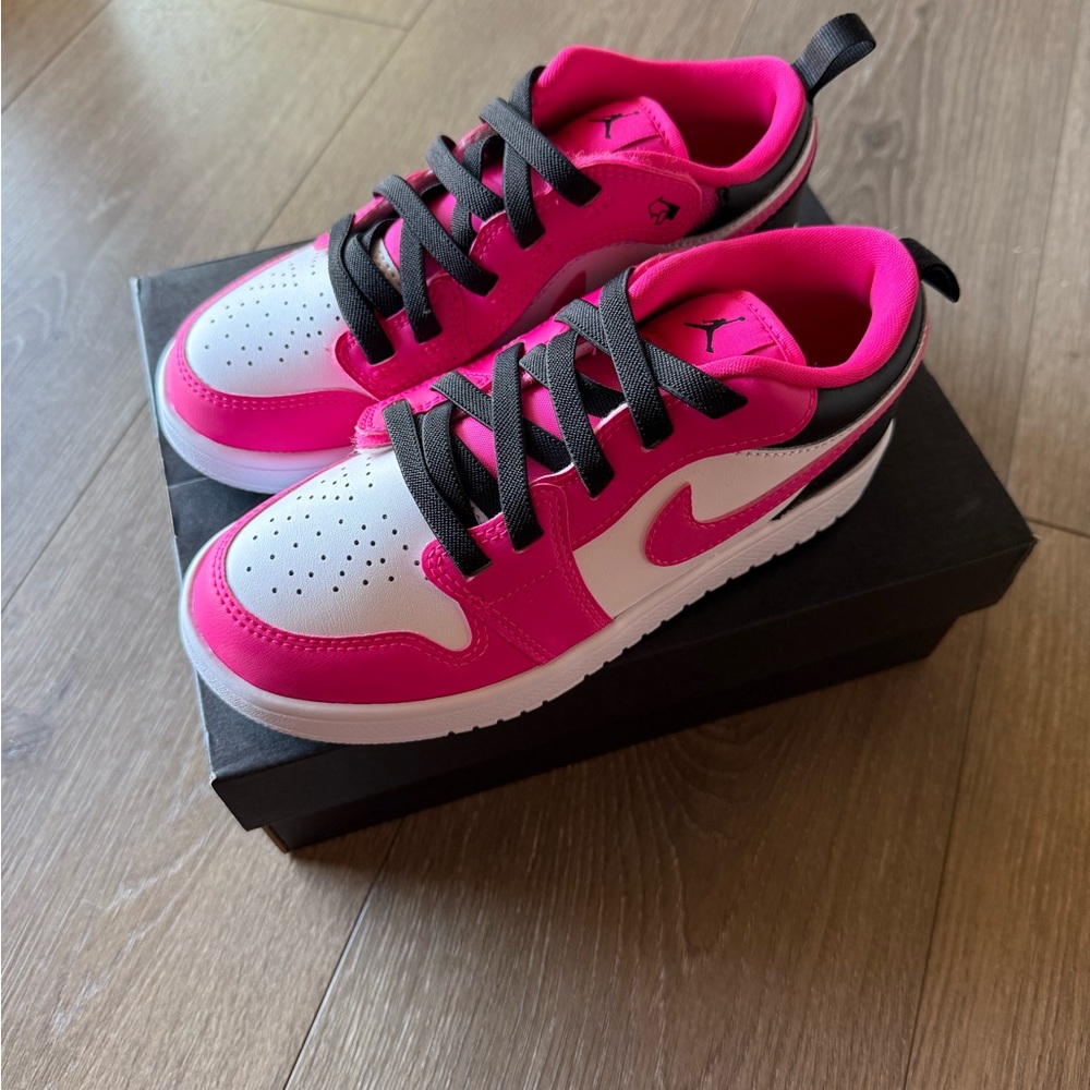 Jordan Kids Sneakers in Pink and White